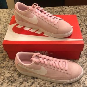 ❗️LAST CALL❗️Nike Sneakers- Pink/White